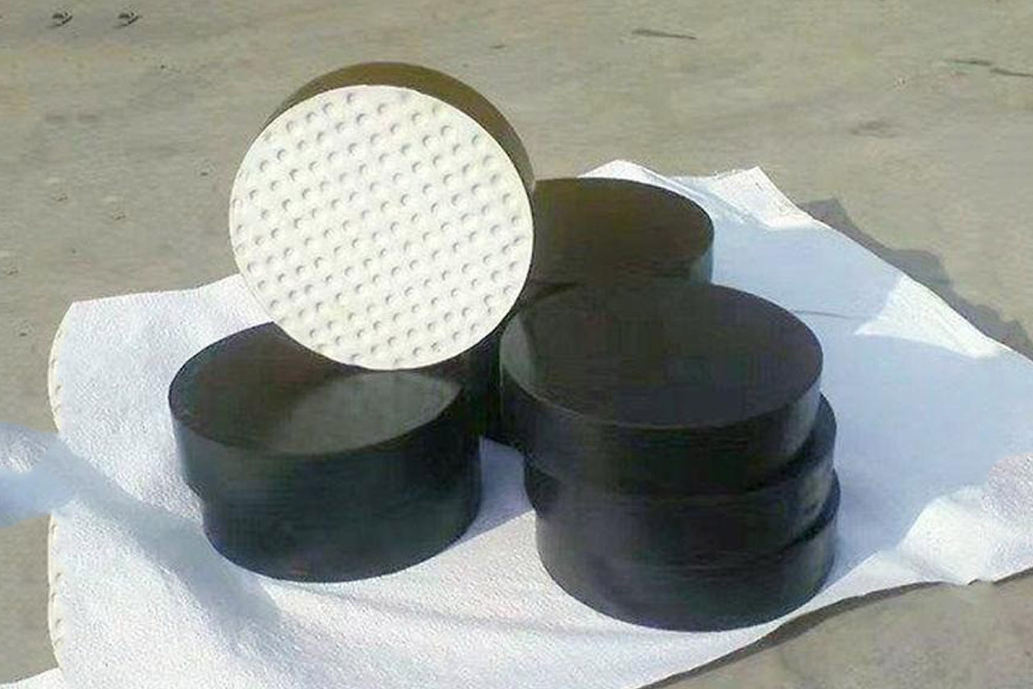 005